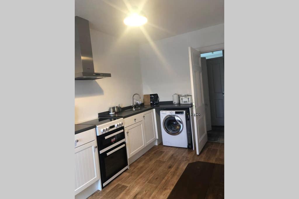 Centrally Located 1 Bed Modern Flat With Harbour Views 威克 外观 照片
